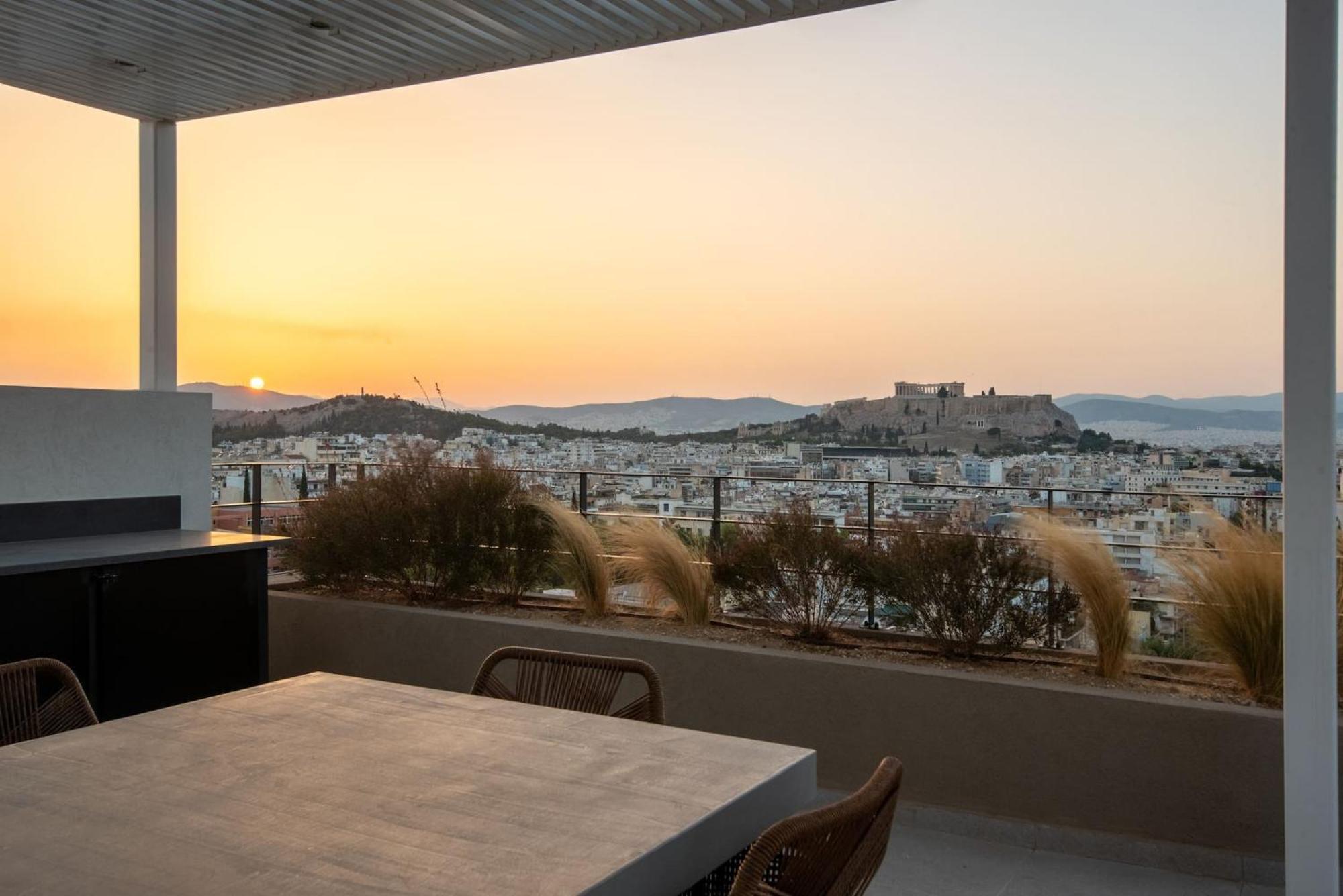 Urban Apt With Stunning Acropolis View & Roofdeck Афины Экстерьер фото